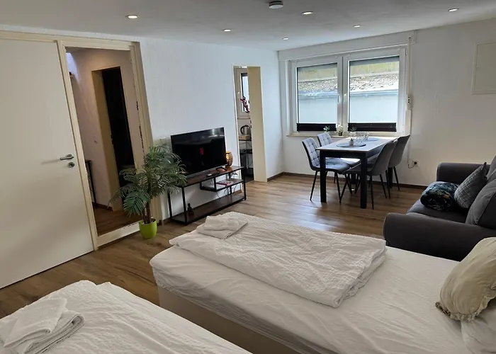 Fuer 3, Boxspringbetten, Kueche, Smart Tv, Internet *