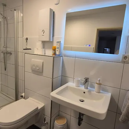 Fuer 3, 2 Boxspringbetten, Internet & Parkplatz *